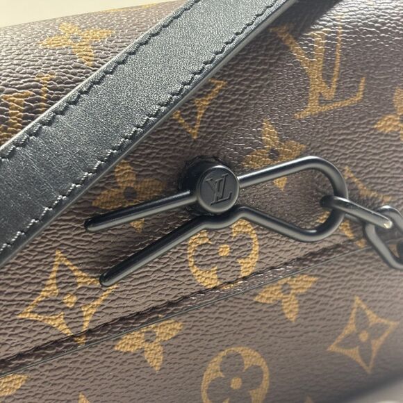 Louis Vuitton Wearable Wallet - Picture 2 of 11